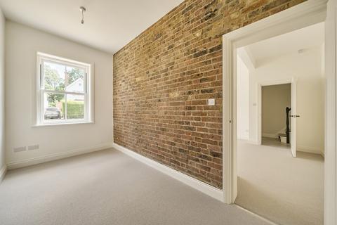 20 Lower Green Road, Esher, KT10 8HD