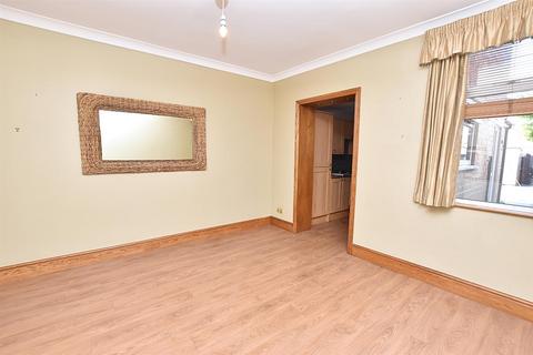 3 bedroom terraced house for sale, Thrunscoe Road, Cleethorpes DN35