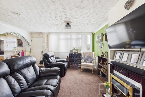 3 bedroom end of terrace house for sale, Manor Avenue, Basildon, SS13