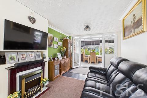 3 bedroom end of terrace house for sale, Manor Avenue, Basildon, SS13