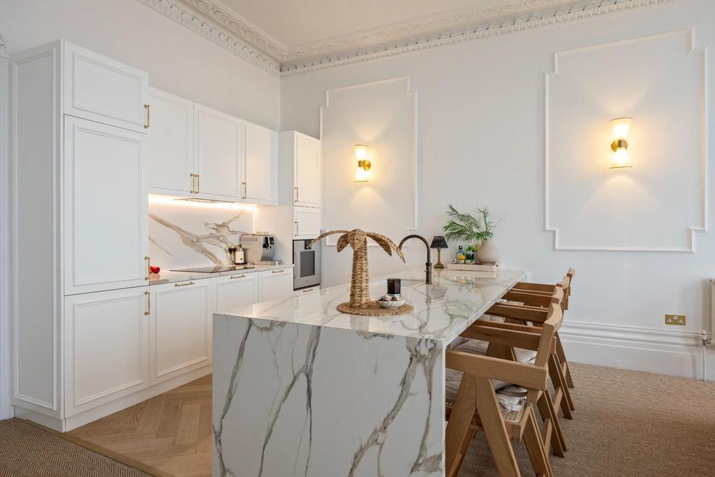 Brunswick Terrace, 42 Flat 6-005.JPG