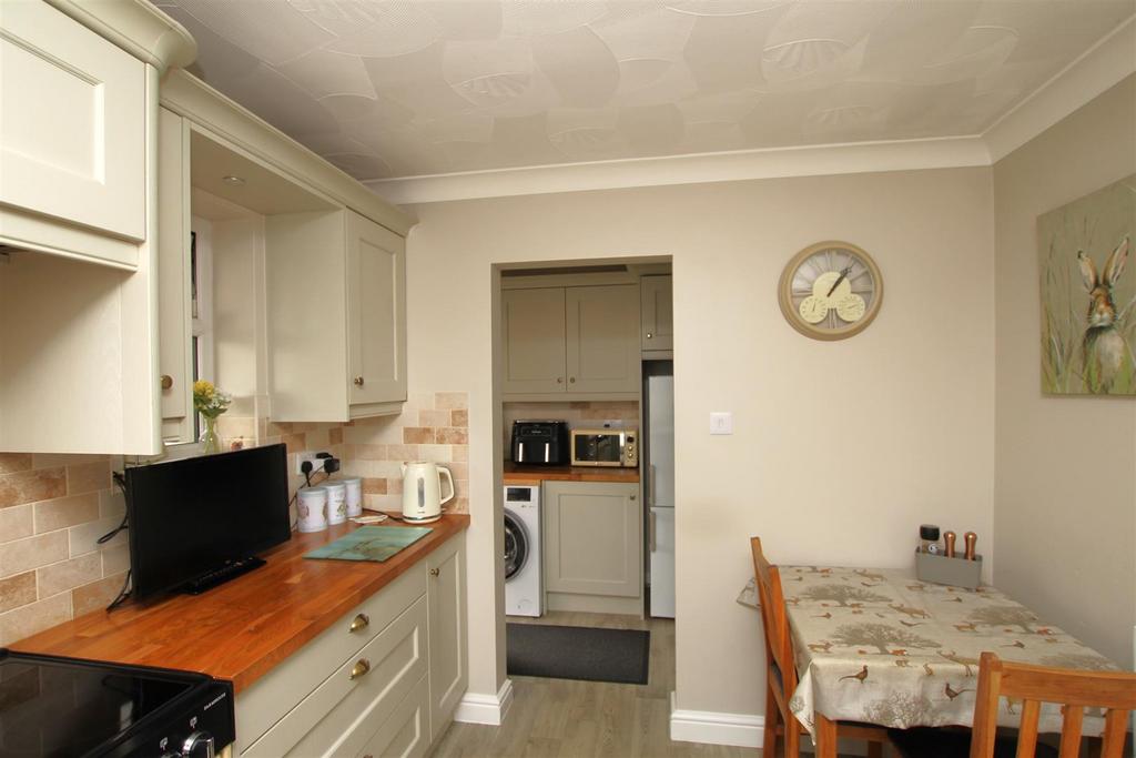 Kitchen - b.JPG