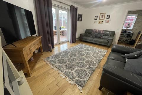 undefined, Maes Conwy, Llanelli