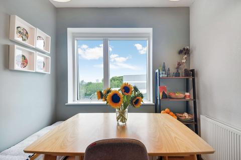 3 bedroom apartment for sale, at Lakeside Drive, Brent, London NW10