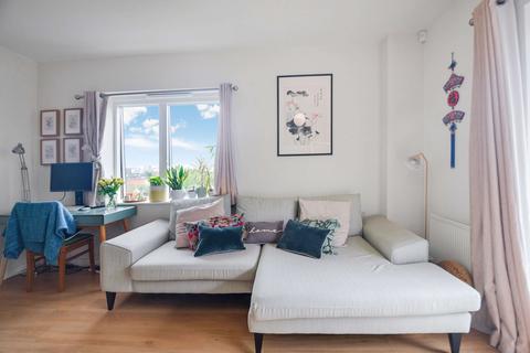 3 bedroom apartment for sale, at Lakeside Drive, Brent, London NW10