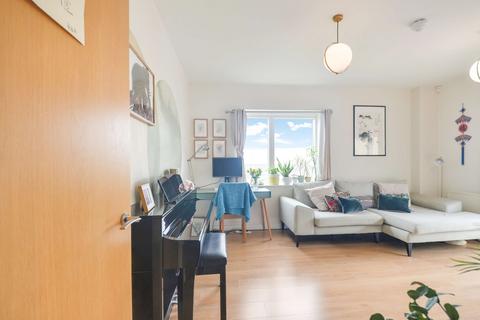 3 bedroom apartment for sale, at Lakeside Drive, Brent, London NW10