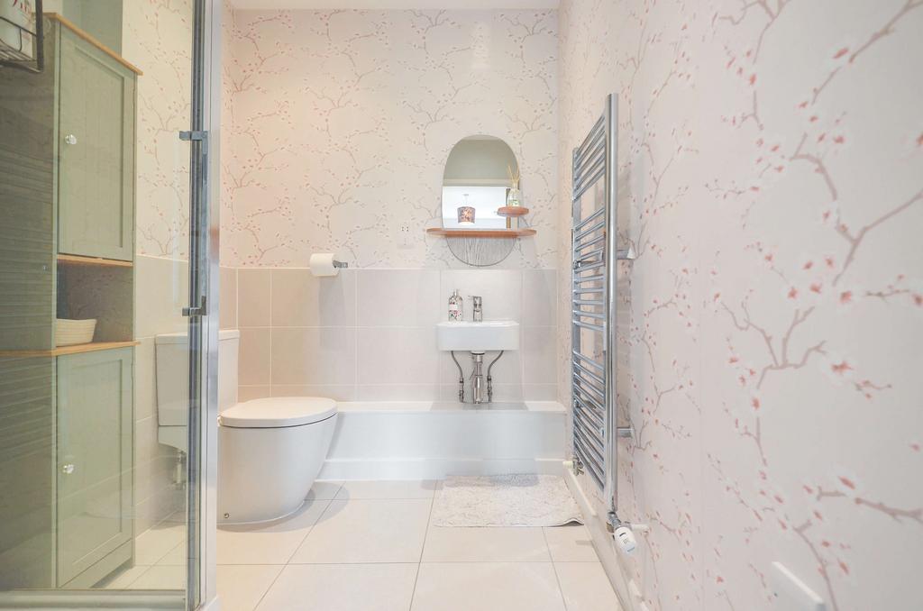 En Suite Shower Room (2).jpg