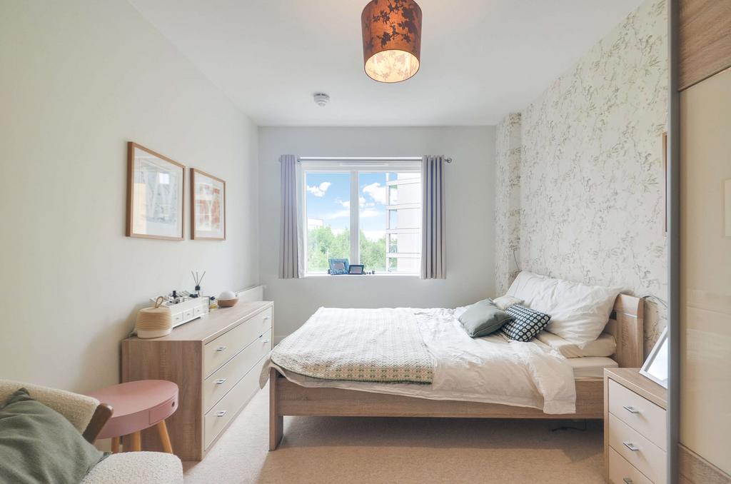 Bedroom 1  (3).jpg
