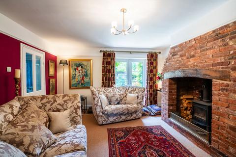 Garden Cottage Kenswick, Lower Broadheath, Worcester, WR2 6QX