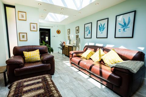 Garden Cottage Kenswick, Lower Broadheath, Worcester, WR2 6QX