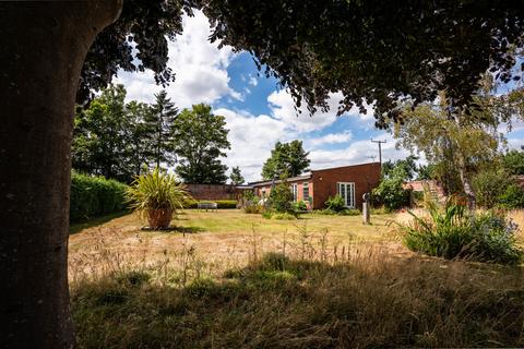 Garden Cottage Kenswick, Lower Broadheath, Worcester, WR2 6QX