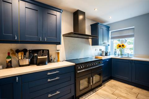 Garden Cottage Kenswick, Lower Broadheath, Worcester, WR2 6QX