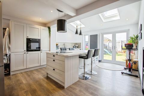 2 bedroom semi-detached house for sale, Lulworth Drive, West Yorkshire LS15