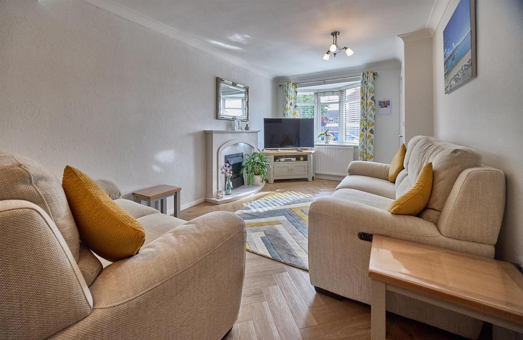 Lounge Area to Front