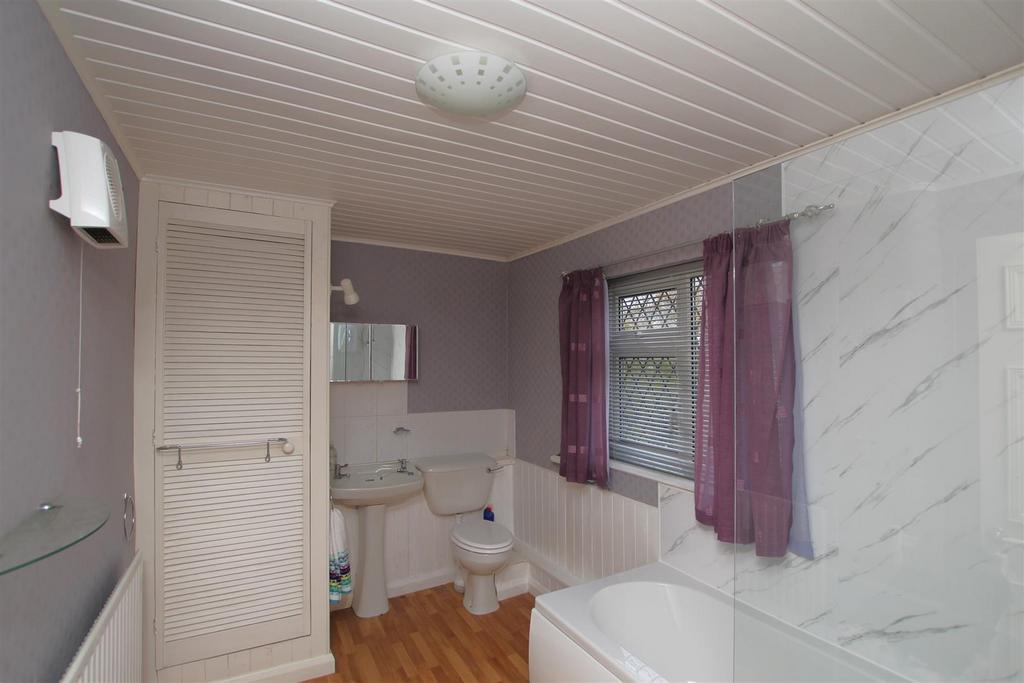Bathroom - N (1).JPG