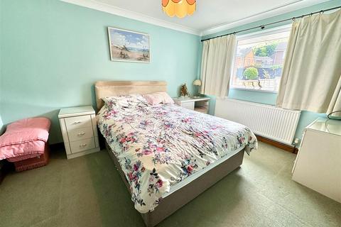 43 South Parade, Elland, HX5 0NR