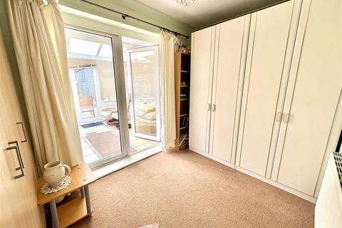 43 South Parade, Elland, HX5 0NR