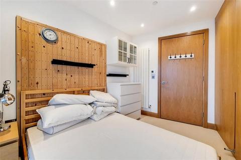 undefined, Arena tower, Crossharbour Plaza, London E14