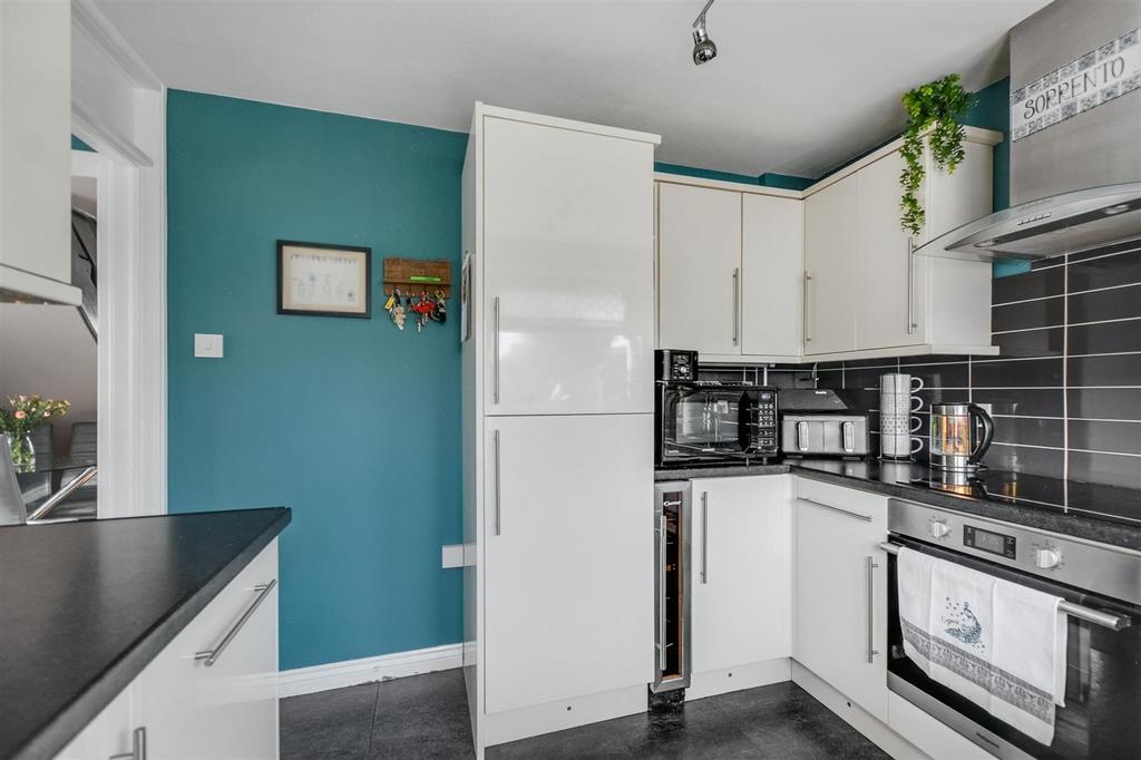 Kitchen 2.jpeg