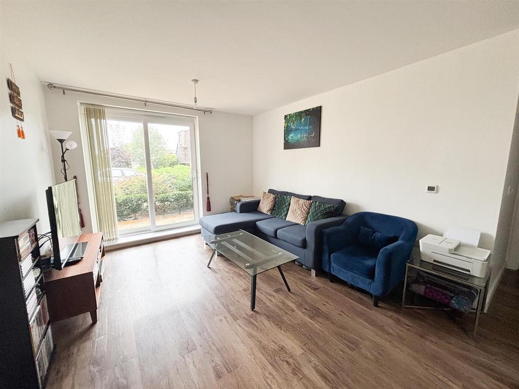 Living room..jpg