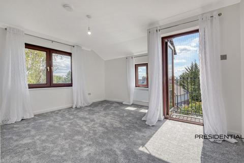 2 bedroom flat for sale, Cedar Close, Buckhurst Hill IG9