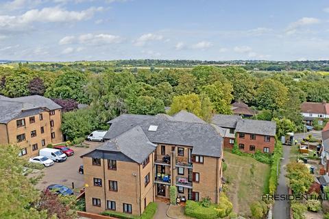 2 bedroom flat for sale, Cedar Close, Buckhurst Hill IG9