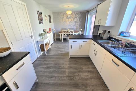 4 bedroom detached house for sale, Delph Road, Bradwell