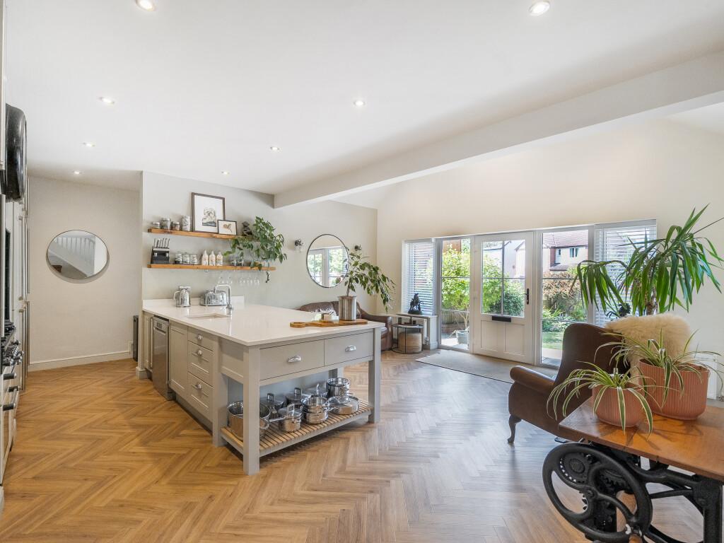 1330581-38-689da3...