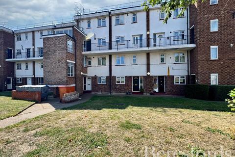 Victor Approach, Hornchurch, RM12