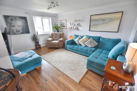 3 bedroom detached house for sale, Tudor Gardens, Merlins Bridge, Haverfordwest