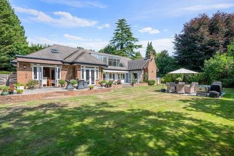 5 bedroom detached house for sale, Wonford Close, Walton On The Hill KT20