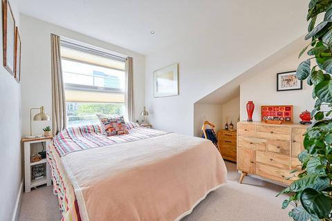 3 bedroom flat for sale, Manor Vale, Brentford, BRENTFORD, TW8