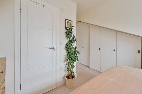 3 bedroom flat for sale, Manor Vale, Brentford, BRENTFORD, TW8