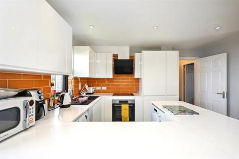 2 bedroom flat for sale, Terminus Road, Eastbourne