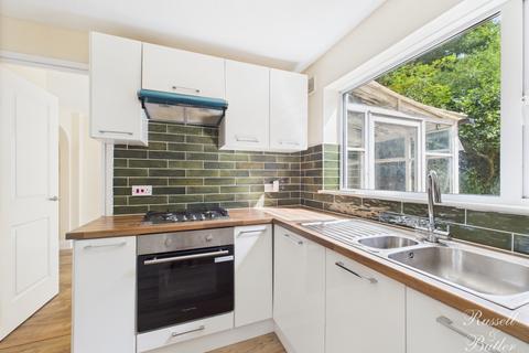 4 bedroom semi-detached house for sale, Valley Road, Buckingham, Buckinghamshire, MK18