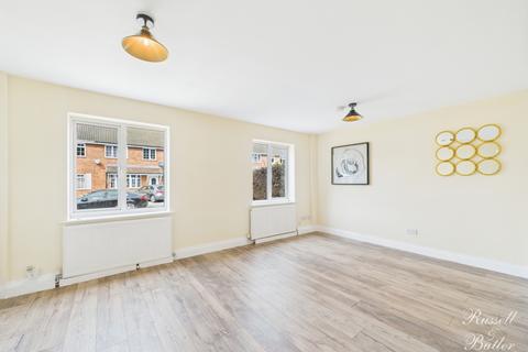4 bedroom semi-detached house for sale, Valley Road, Buckingham, Buckinghamshire, MK18