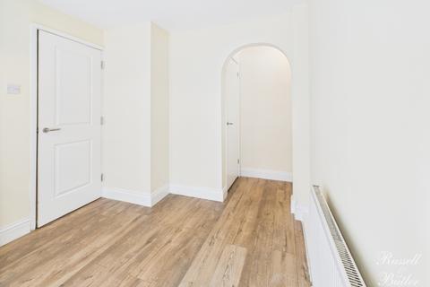 4 bedroom semi-detached house for sale, Valley Road, Buckingham, Buckinghamshire, MK18