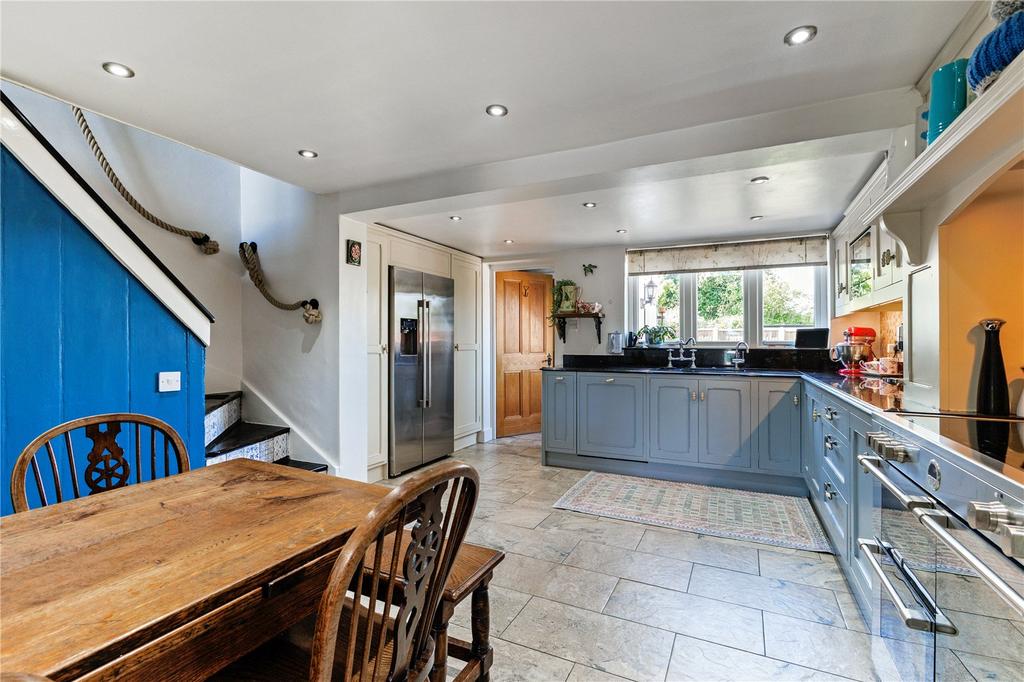 Kitchen/B'fast Room