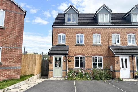 3 bedroom end of terrace house for sale, Redshank Place, Sandbach CW11