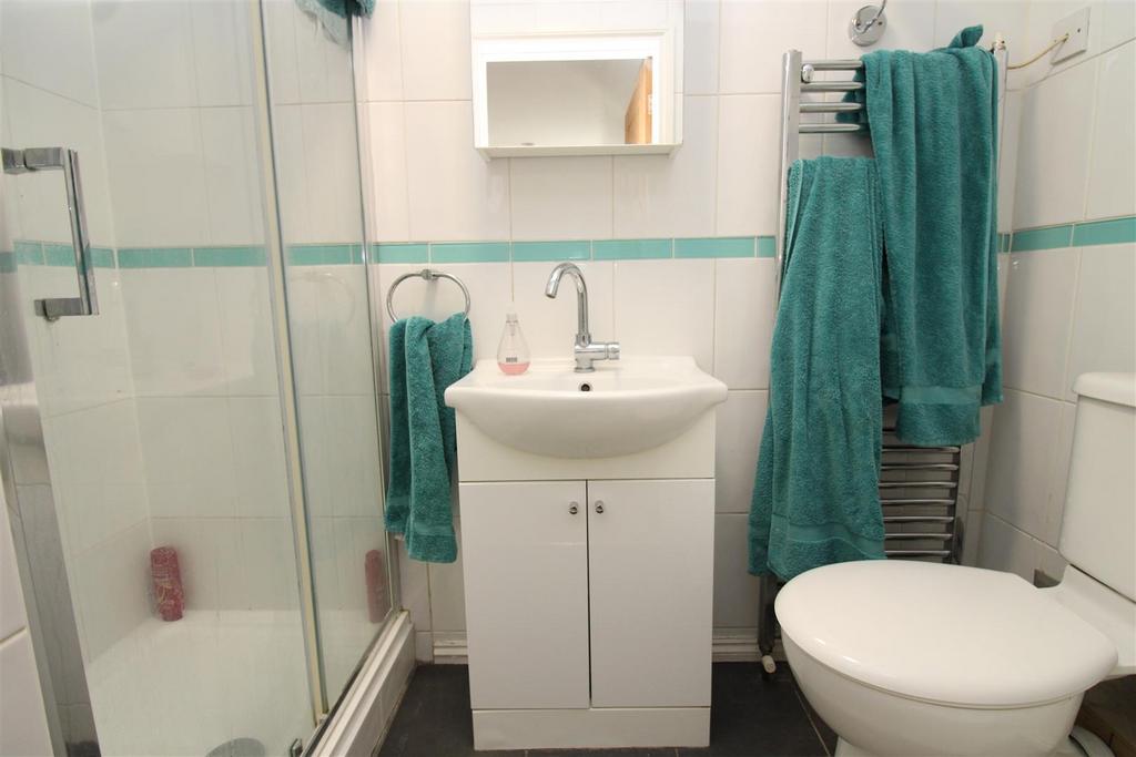 Ensuite.JPG