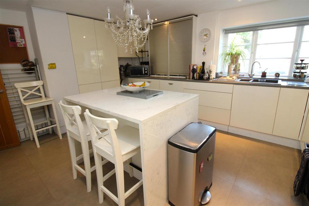 Kitchen 2.JPG