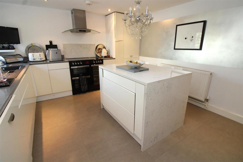 Kitchen 3.JPG