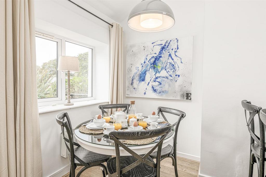 Kitchen/Dining area