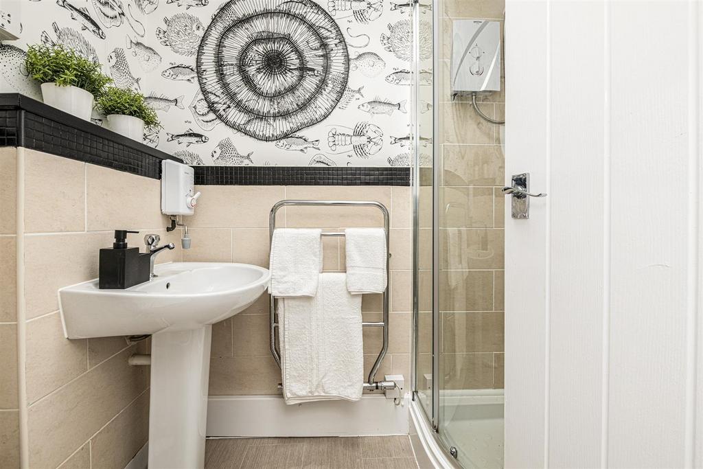 TYN-LON-BATHROOM-1 A.jpg