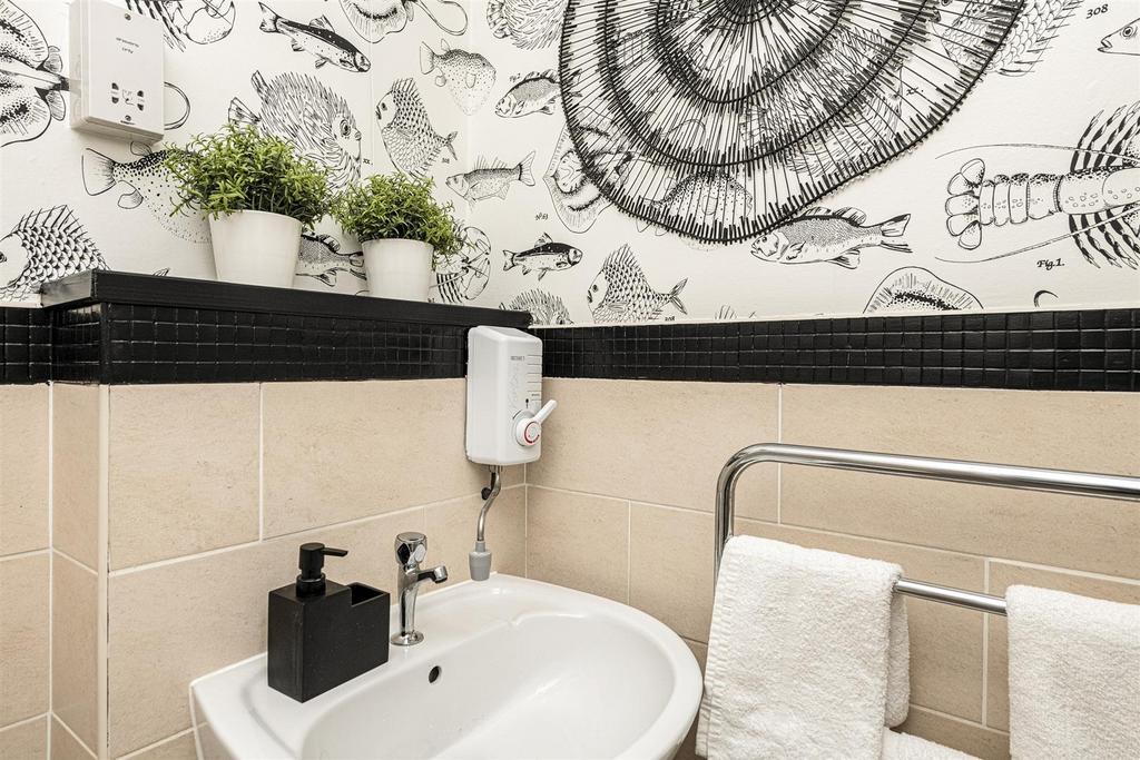 TYN-LON-BATHROOM-1 C.jpg