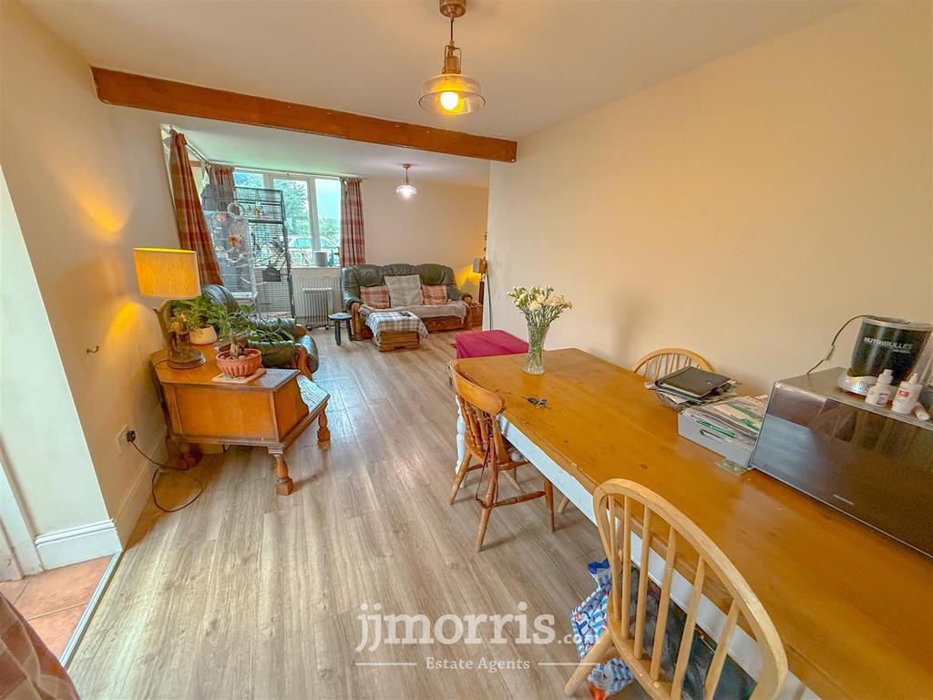 0 a60 e4 e3 17 f4 4 fed 83 e0 b9 d4 d3244 b0 b.jpeg