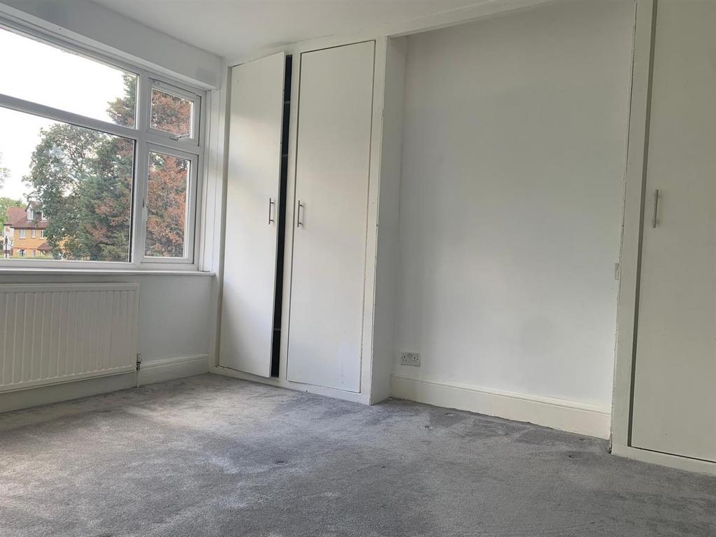 Bedroom..jpg
