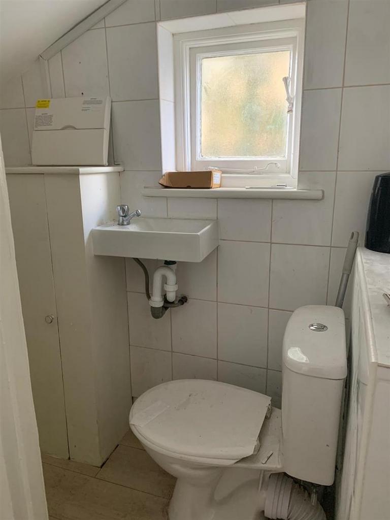 Bathroom..jpg
