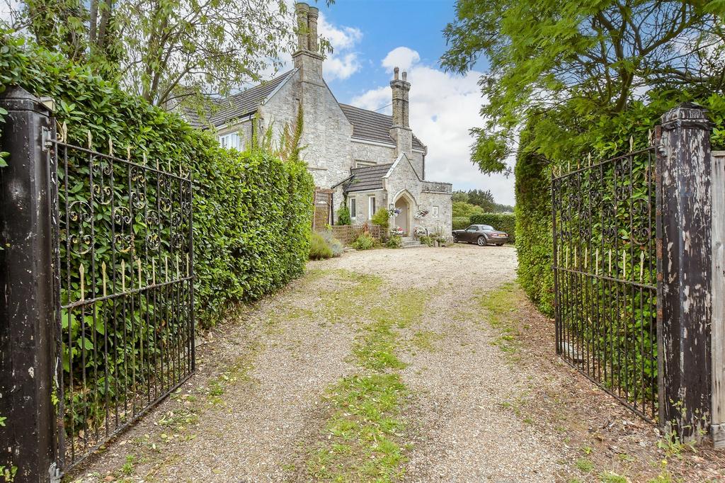 Driveway/Parking