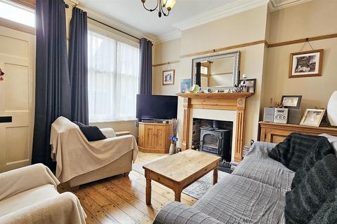 2 bedroom terraced house for sale, Sandhurst Street, Oadby